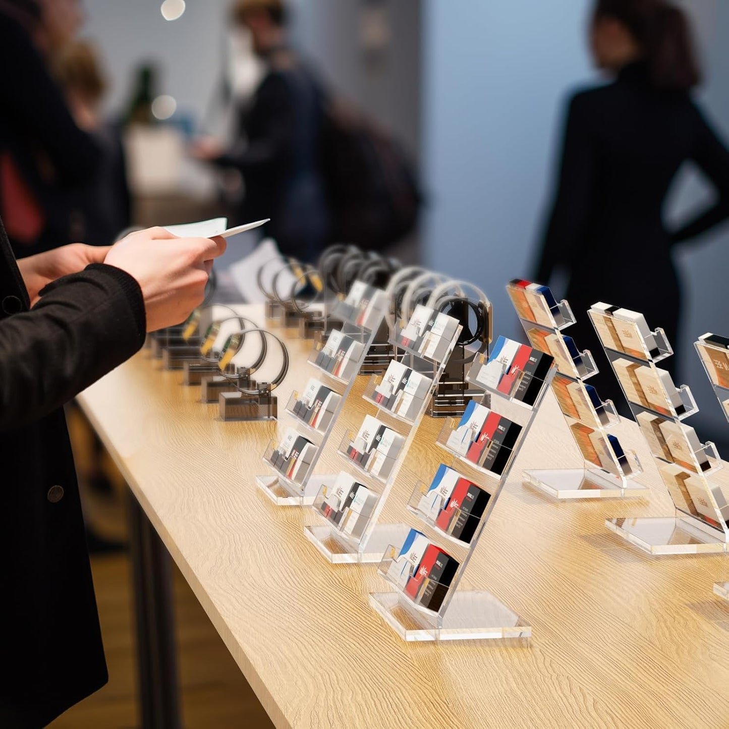 NIUBEE Acrylic Business Card Holder for Desk 4 Tier Clear Business Card Stand, Business Card Display for Office Exhibition, 520 Cards Capacity, 8 Slots