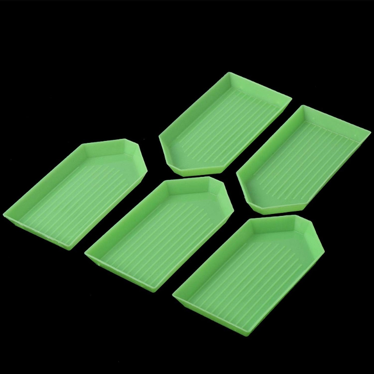 Sorting Trays,100 Pieces Plastic Bead Sorting Trays Diamond Rhinestone Tray Diamond Painting Tray Cross Stitch Nail Art Tray Sorting Storage Plates Tray for Craft and DIY Needs (Green)