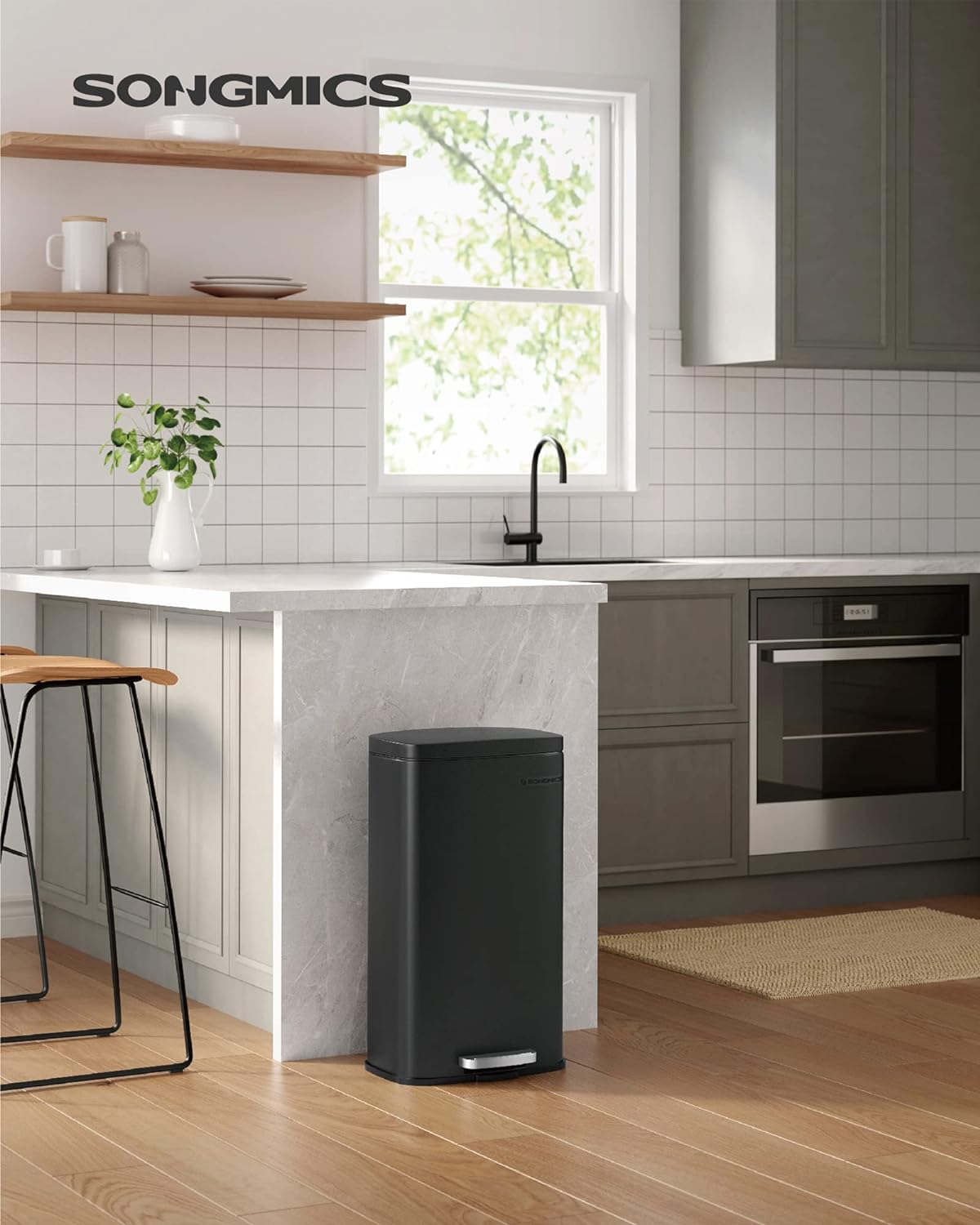 SONGMICS Trash Can with Lid, 8 Gallon Garbage Can, Stainless Steel Small Waste Bin with Step Pedal and Inner Bucket, Soft Close, Kitchen, Black ULTB102B01