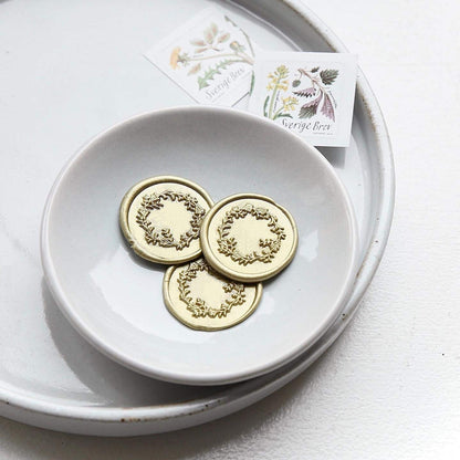 UNIQOOO Mailable Glue Gun Sealing Wax Sticks for Wax Seal Stamp - Metallic Green Gold, Great for Wedding Invitations, Cards Envelopes, Snail Mails, Wine Packages, Gift Ideas, Pack of 8