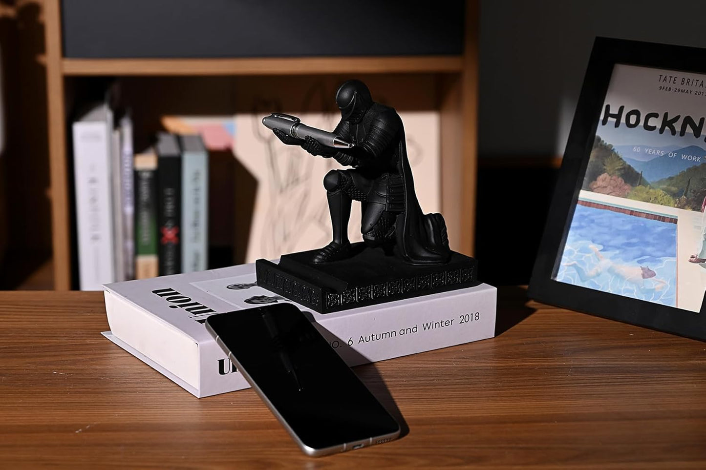 Windbreaker Soldier Knight Pen Holder Personalized Desk Accessory, Mobile Phone & Gaming Controller Holder, Device Stand Gift for Medieval Enthusiasts (Black)