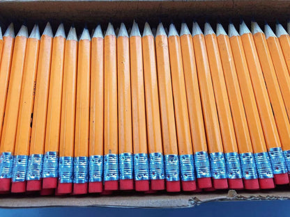S & E TEACHER'S EDITION 600PCS 4'' Golf Pencils Pre-sharpened, Break-Resistant Lead No. 2 Half Pencils with Eraser Tops, 2 HB pencil, Back to school, 600/Box.