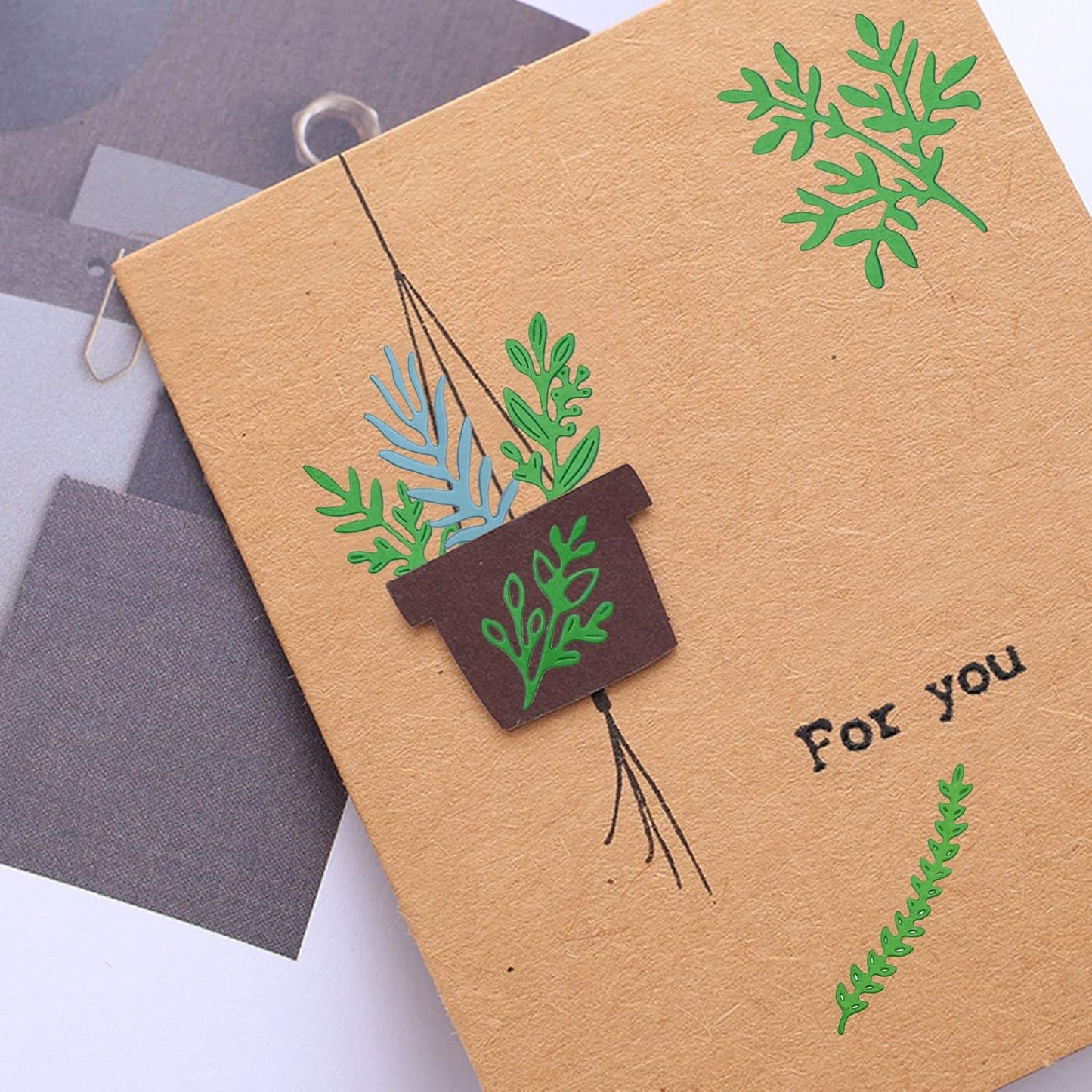 DaKuan 16 pcs Leaf Metal Die Cuts & Embossing Stencils for Card Making - Carbon Steel Craft Dies - DIY Greeting Cards, Scrapbooking, Gifts (4-6cm)